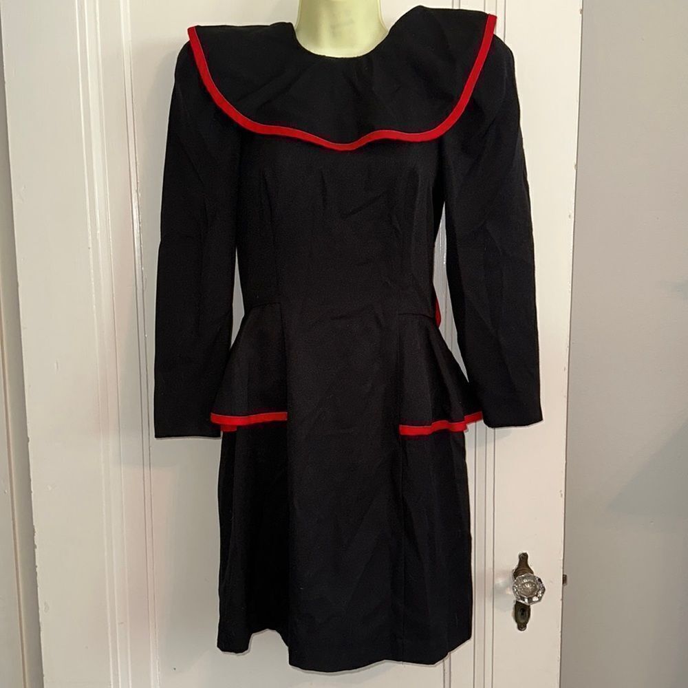 Vtg 80s Leslie Lucks black with red trim fitted dress with peplum & red bow